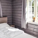 3 Bedroom Front In 펜션 Sperrebotn